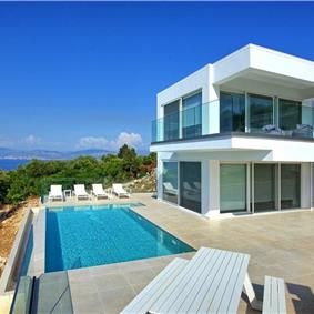 4 bedroom villa with pool and sea view in Perithia, Corfu, sleeps 9